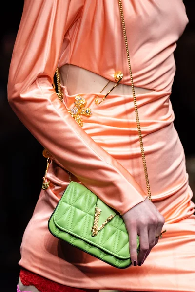 Look 75